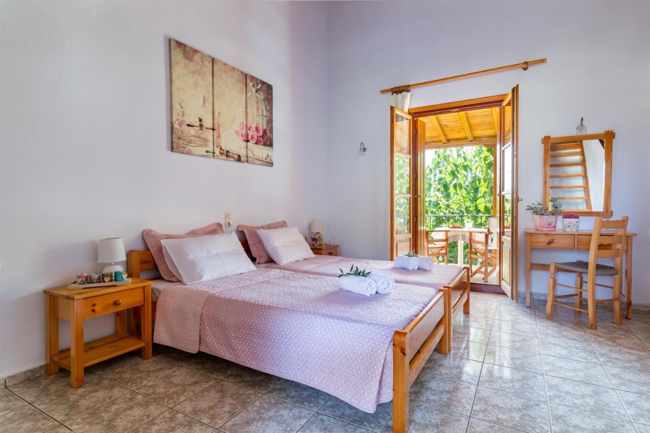 Smaragdi Rooms And Studios Скопелос Екстер'єр фото