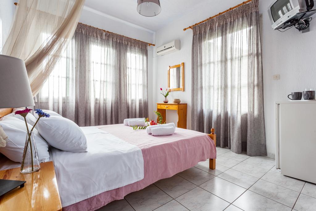 Smaragdi Rooms And Studios Скопелос Екстер'єр фото